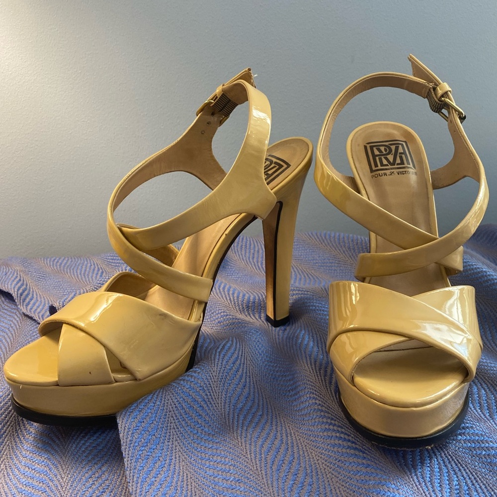 Pour La Victoire heels! Looks like YSL